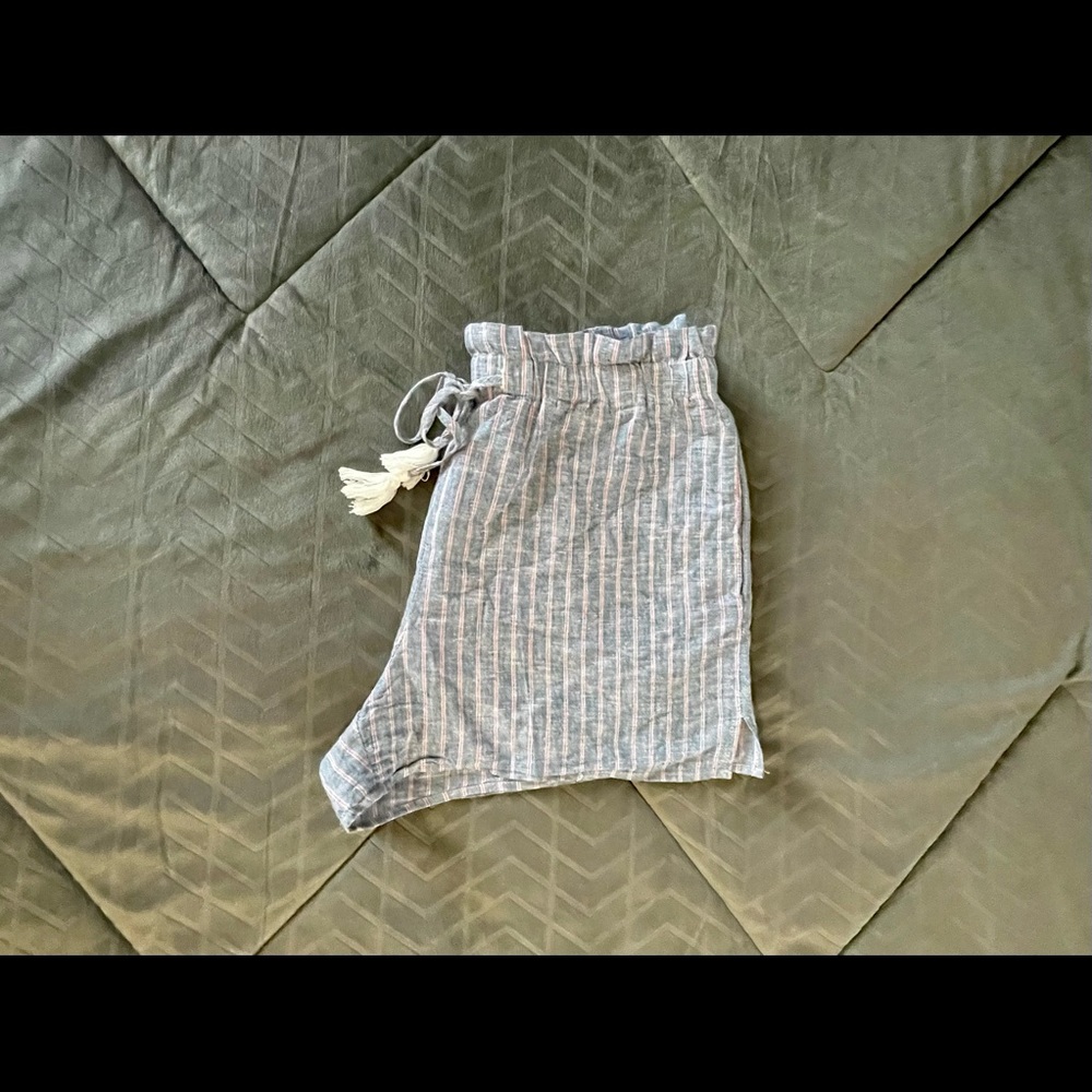 Paper bag shorts with pockets